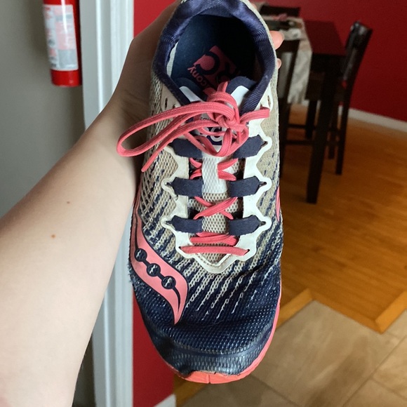 Saucony running shoes.Size 6. - Picture 2 of 3
